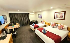 Hilltops Retreat Motor Inn